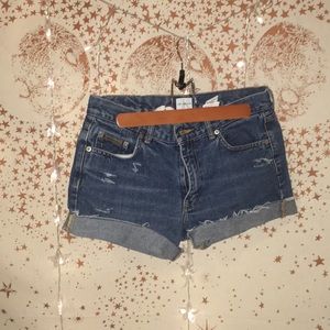Vintage high waisted Calvin Klein denim shorts!